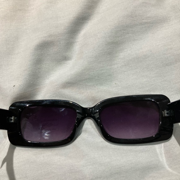 Women’s Ed Hardy Floral Sunglasses, NWT! With Hard Shell Case.